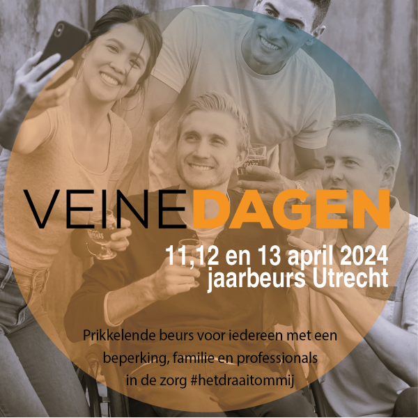 vier mensen met een drankje in de hand maken samen een selfie met de tekst: VEINEDAGEN 11, 12 en 13 april jaarbeurs Utrecht